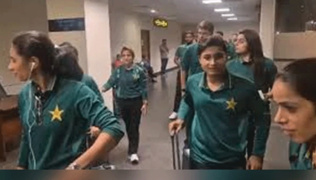 پاکستان ویمنز کرکٹ ٹیم کولمبو پہنچ گئی، کل سے ٹریننگ سیشن کا آغاز ہوگا