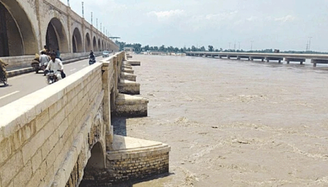 خواتین نے 5 ماہ کی بچی کو دریا میں پھینک کر خود بھی چھلانگ لگادی
