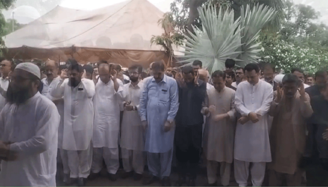  عطاء اللہ تارڑ کی  وفاقی وزیر جنید انوار کی والدہ کے انتقال پر تعزیت