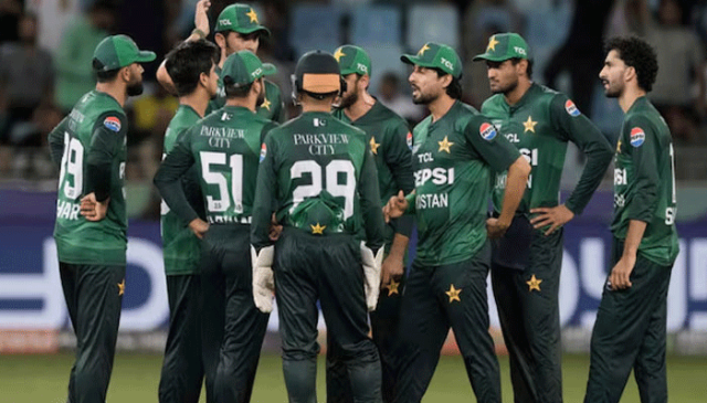 پاک بھارت ٹاکرے سے قبل قومی ٹیم کی اہم بیٹھک، بلے بازی میں ناکامی کا برملا اعتراف