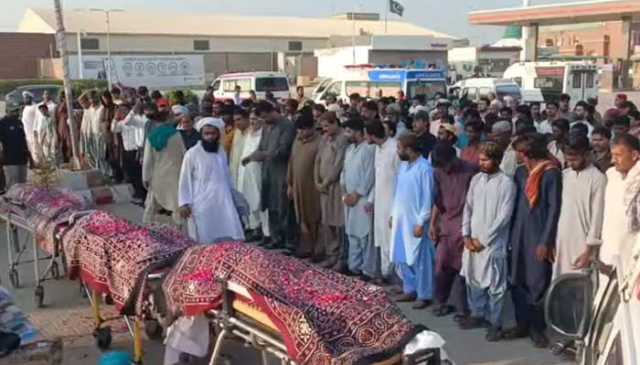 شکارپور حادثہ: جاں بحق 8 افراد کی نمازِ جنازہ ادا، ہر آنکھ اشکبار