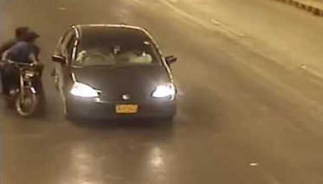 کراچی: گورنر خیبرپختونخوا کے میڈیا ایڈوائزر کی چھینی گئی گاڑی برآمد