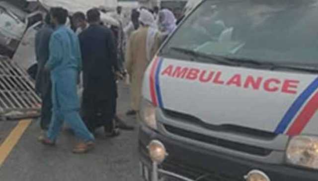 کراچی: ماڑی پور میں بس الٹ گئی، متعدد افراد زخمی