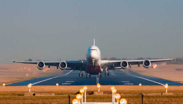 کراچی ایئرپورٹ پر نجی ایئرلائن کا انوکھا واقعہ: فلائٹ میں سیٹوں سے زائد مسافر