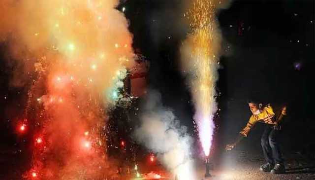 بھارت میں دیوالی کا جشن پاکستان کو کیسے آلودہ کر رہا ہے؟