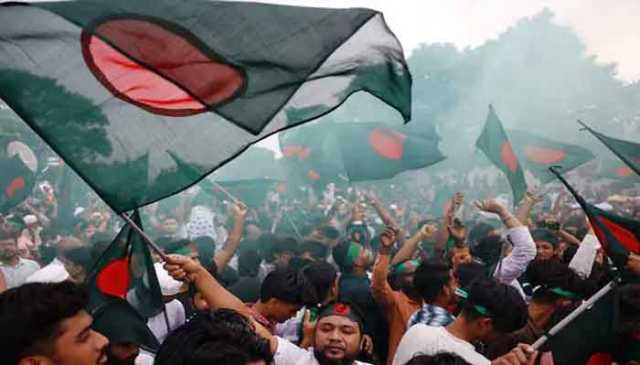 بنگلہ دیش میں نئے انتخابات کے لیے ’جولائی چارٹر‘ تیار، ادھوری سیاسی موجودگی کے دوران دستخطی تقریب
