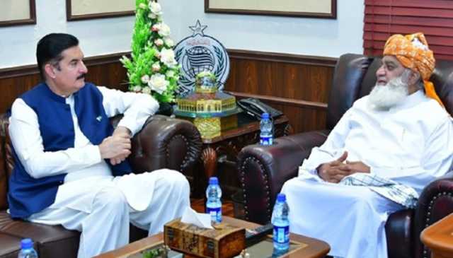 خیبر پختونخوا کو سنجیدہ اور تجربہ کار قیادت کی ضرورت ہے، گورنر اور فضل الرحمان کی ملاقات میں اتفاق