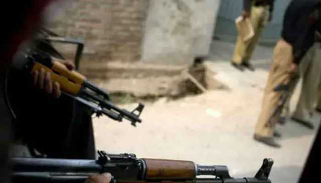 چنیوٹ: احمدی عبادت گاہ کے باہر فائرنگ، 6 گارڈز زخمی، جوابی کارروائی میں حملہ آور مارا گیا