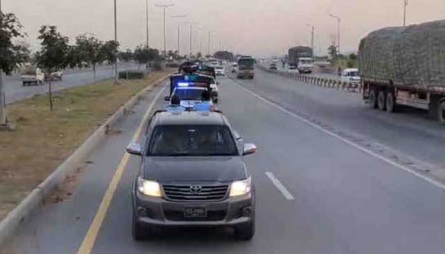 اسلام آبادپولیس کا وفاقی دارالحکومت کی اہم سڑکوں پر فلیگ مارچ
