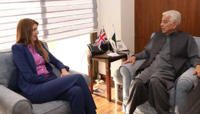 وزیر دفاع سے برطانوی ہائی کمشنر کی ملاقات، دفاعی و اسٹریٹجک تعاون پر تبادلہ خیال