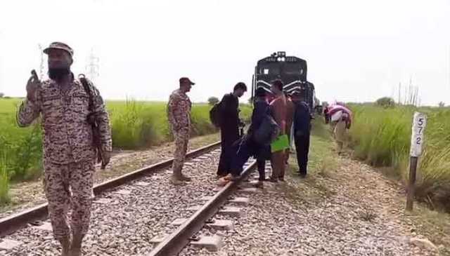 جعفر ایکسپریس پر بار بار ہونے والے حملوں کے پیچھے بھارت کا ہاتھ ہے، وزیر ریلوے