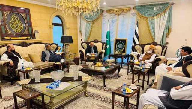 مولانا فضل الرحمٰن سےحکومتی وفد کی ملاقات، خیبرپختونخوا کی سیاسی صورتحال پر تبادلہ خیال