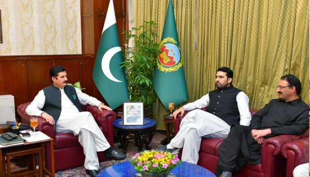 نومنتخب وزیراعلیٰ خیبرپختونخوا کی گورنر سے ملاقات، مل کر چلنے کے عزم کا اظہار