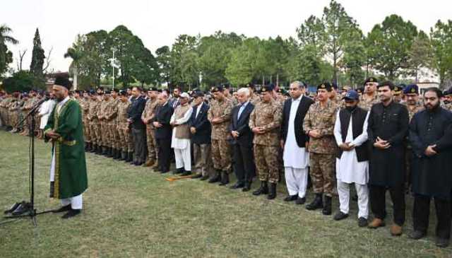 لیفٹیننٹ کرنل جنید طارق ،میجر طیب راحت شہید کی نمازجنازہ ادا،وزیراعظم،فیلڈمارشل کی شرکت