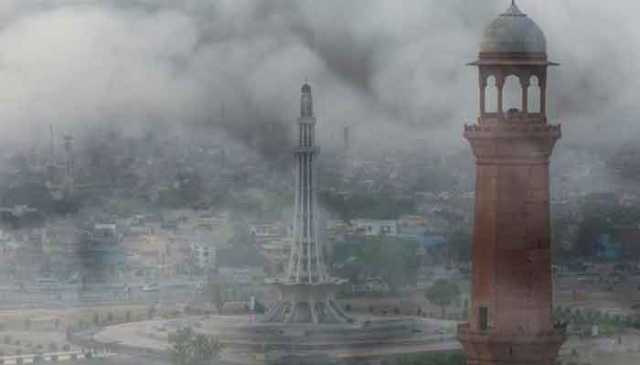 پنجاب میں سموگ وبال جان بن گئی، لاہور آلودہ ترین شہروں میں آج بھی سر فہرست