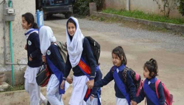 پیر سے اسکول کتنے بجے کھلیں گے؟ طلبا و والدین کے لیے اہم اپڈیٹ