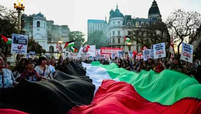 اسرائیلی حملے کے باوجود صمود فلوٹیلا رواں دواں، مشتاق احمد سمیت 200 گرفتار، دنیا بھر میں احتجاج