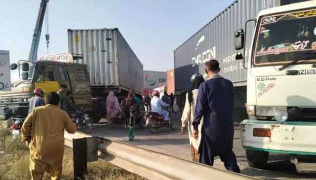 مذہبی جماعت کا احتجاج، لاہور اور اسلام آباد کے تمام داخلی راستے بند، شہری پریشان