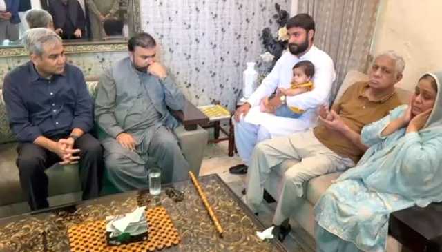 وزیراعلیٰ بلوچستان کا شہید ایس ایچ او کے اہلِ خانہ سے تعزیت، اعزازات اور مالی امداد کا اعلان