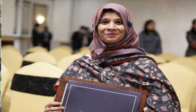 وزیراعظم شہباز شریف نے بلوچستان کی طالبہ کو اپنی نشست پر بیٹھا دیا