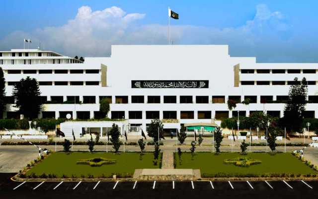 قائمہ کمیٹی اجلاس ،چانسلر اردو یونیورسٹی ،رکن کمیٹی سبین غوری میں تلخ کلامی