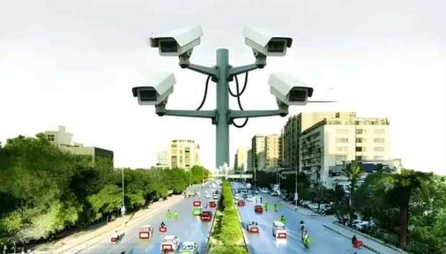 کراچی میں شہریوں کو ای چالان، ٹریفک پولیس کی اپنی خلاف ورزیاں