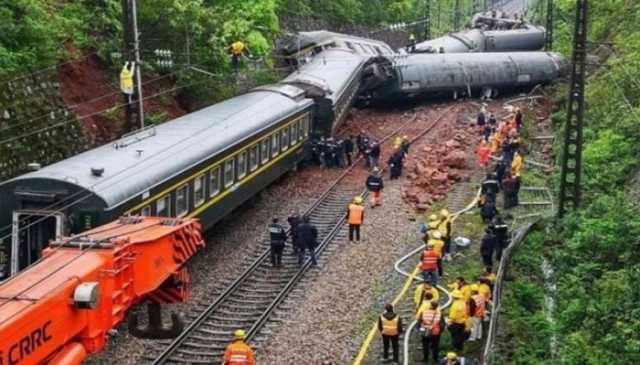 چین میں تیز رفتار ٹرین حادثہ، 11 ریلوے ملازمین ہلاک