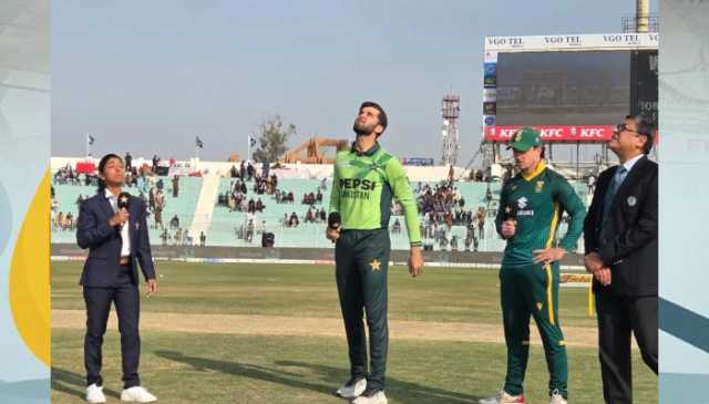 تیسرا ون ڈے: پاکستانی اسپنرز کی شاندار بولنگ، جنوبی افریقا مشکلات کا شکار