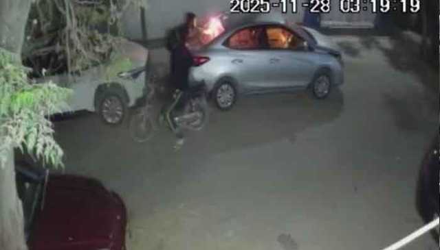 گلشن اقبال، نامعلوم افراد گھر کے باہر کھڑی قیمتی گاڑی کو آگ لگا کر فرار