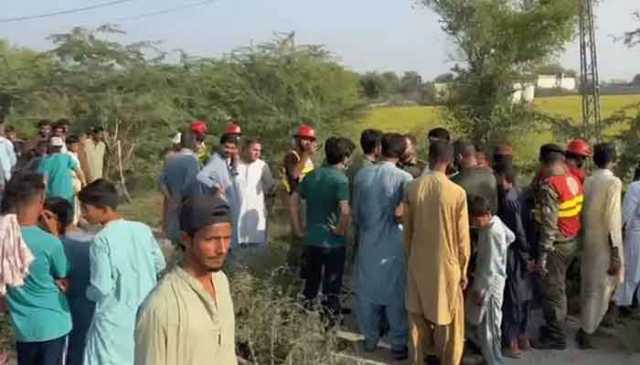 لاڑکانہ ، زائرین کی بس الٹ گئی، 25 افراد زخمی، ٹراما سینٹرمنتقل