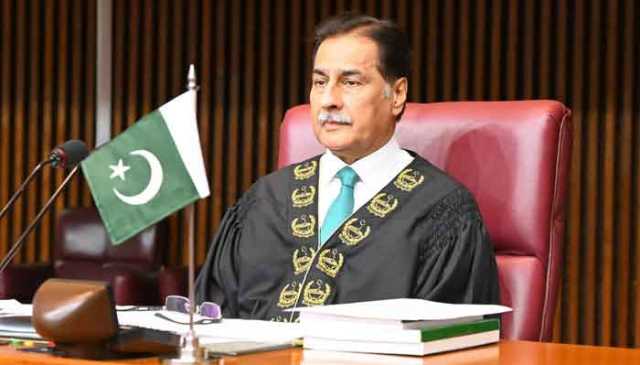 قومی اسمبلی: حکومت اپوزیشن میں تناؤ بڑھ گیا، اسپیکر کو زبردستی کرسی سے اتارنے پر غور