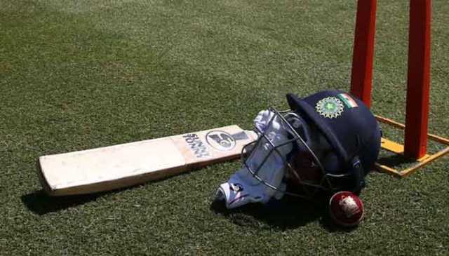 کرکٹ کی تاریخ کا انوکھا واقعہ، گیند کو 2 بار مارنے پر بلے باز آؤٹ