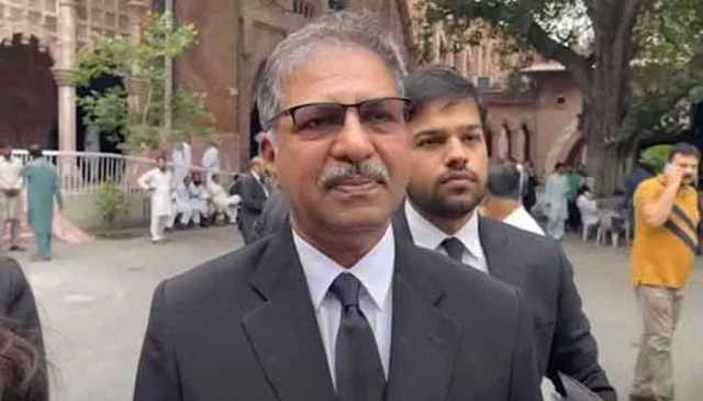 کوشش ہے حکومت آج 27 ویں ترمیم سینیٹ سے پاس نہ کرا سکے: علی ظفر