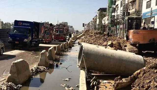 ریڈ لائن وکے فور منصوبہ، یونیورسٹی روڈ کھنڈر، کاروبار ٹھپ