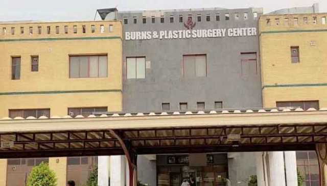 پشاور برن سینٹر، مریض صحت کارڈ پر علاج سے محروم