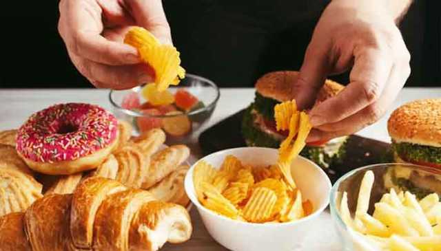 الٹرا پروسیسڈ غذاؤں کی کثرت، خواتین میں آنتوں کا کینسر بڑھنے کا انکشاف