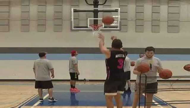 امریکی جم ٹیچر کا باسکٹ بال میں نیا گنیز ورلڈ ریکارڈ قائم