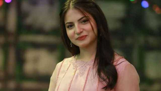 دنانیر کے بچپن کی وائرل ویڈیو پر صارفین کے دلچسپ تبصرے