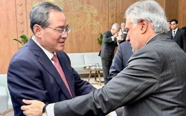 اسحاق ڈار کی چینی وزیراعظم سے ملاقات، اہم عالمی امور پر تبادلہ خیال