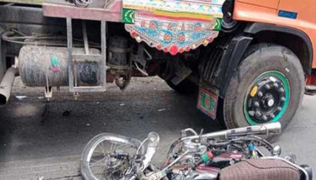 کراچی: خونی ڈمپر نے ایک اور موٹرسائیکل سوار کی جان لے لی
