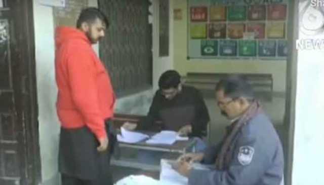 ضمنی انتخابات میں پولنگ کے دوران کشیدگی، پی ٹی آئی کے دھاندلی کے الزامات