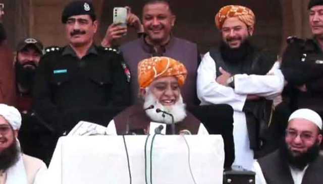 راستہ تبدیل نہیں ہوگا، ضرورت پڑی تو اسلام آباد کا رخ کرینگے: فضل الرحمان