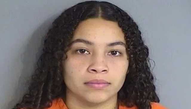 فلوریڈا: 13 سالہ طالبعلم کو ’نازیبا تصاویر اور پیغامات‘ بھیجنے والی اسکول ٹیچر گرفتار