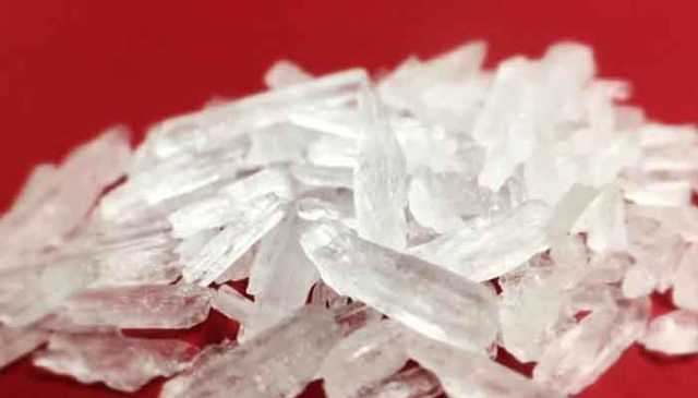 کوئٹہ، گاڑی سے 13.6 کروڑ مالیتی 2 کلو کرسٹل آئس برآمد،2 ملزمان گرفتار