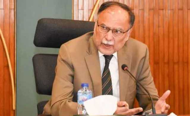 ضمنی الیکشن ریفرنڈم، عوام نفرت و انتشار کی سیاست سے تھک چکے: احسن اقبال