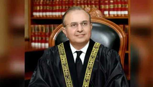 سپریم کورٹ میں دوران سماعت آئینی عدالت پر جسٹس منصور کے دلچسپ ریمارکس پر قہقہے