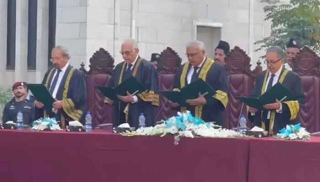 پاکستان کی پہلی وفاقی آئینی عدالت کے تین ججز نے حلف اٹھا لیا
