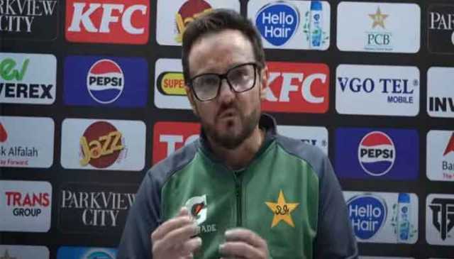 سری لنکا سے سیریز، حسن نواز ٹیم کا حصہ نہیں ہوں گے، ہیڈ کوچ مائیک ہیسن