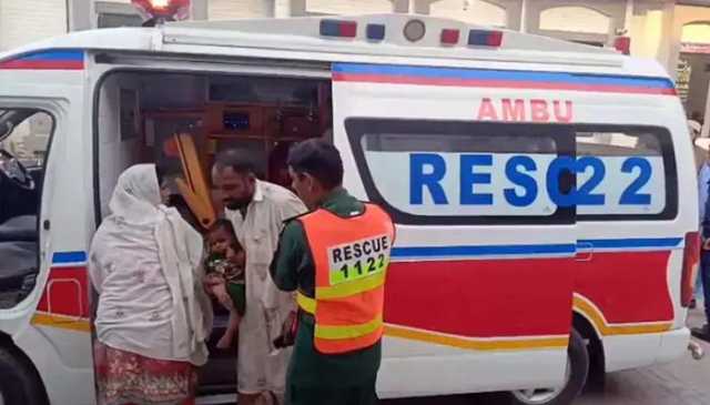 نوشہرہ میں گھر کی چھت گرنے سے 4 بچوں سمیت 5 افراد جاں بحق، 3 زخمی