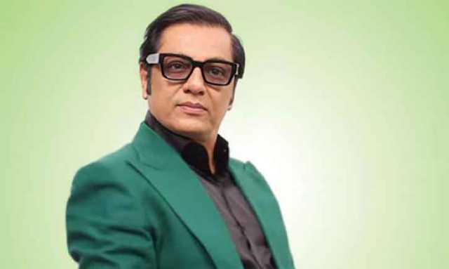 کراچی کی سڑکوں پر گاڑی چلانے پر چالان نہیں انعام ہونا چاہیے: نبیل ظفر